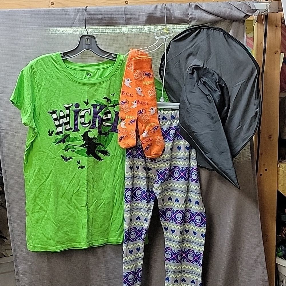 "Wicked"β t-shirt adult xl.βPants, hat andβsocks